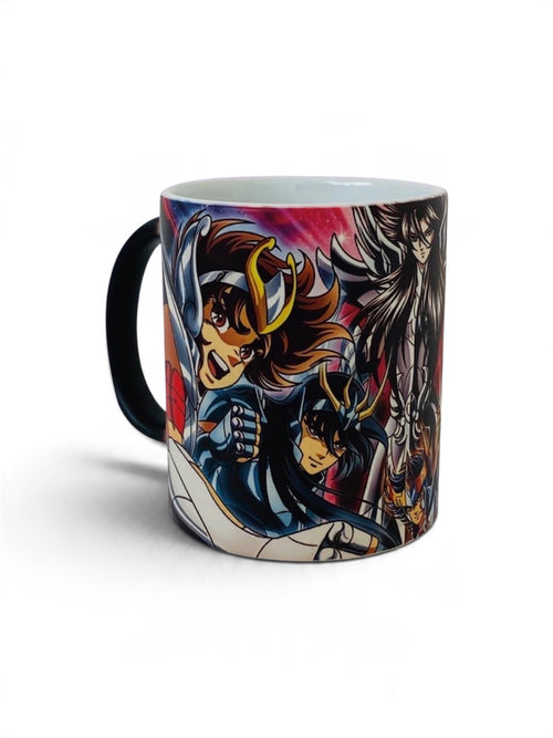Taza mágica de cerámica negra mate de 325 ml que revela diseño personalizado con sublimación al contacto con líquido caliente.